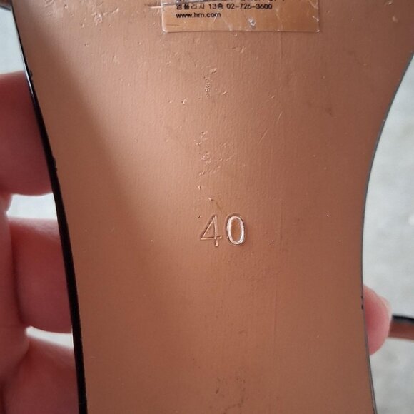 Black H&M sandals with ankle strap with a 1 1/2 heel size 9.5 - Picture 5 of 5